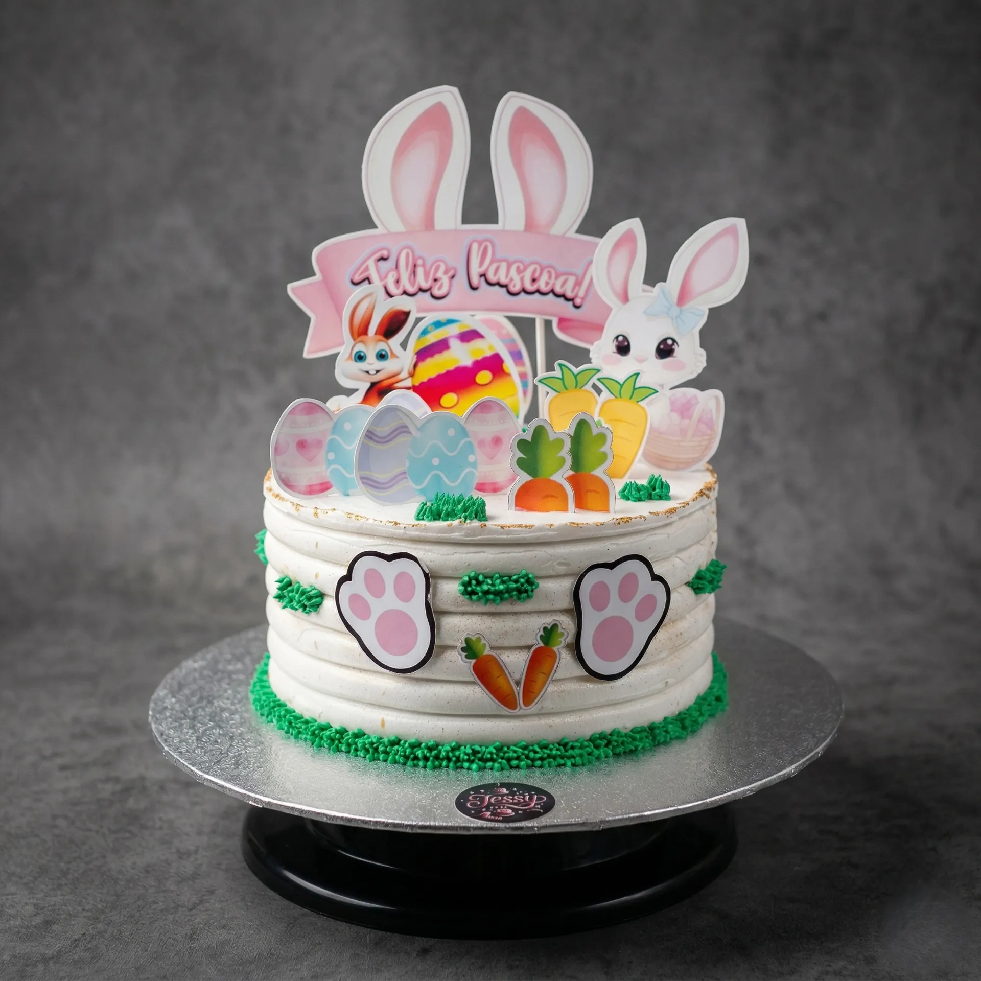 Bolo red velvet de Páscoa com toppers em papel no Luxemburgo